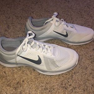 Women’s Nike In Season TR 5 tennis shoes size 8